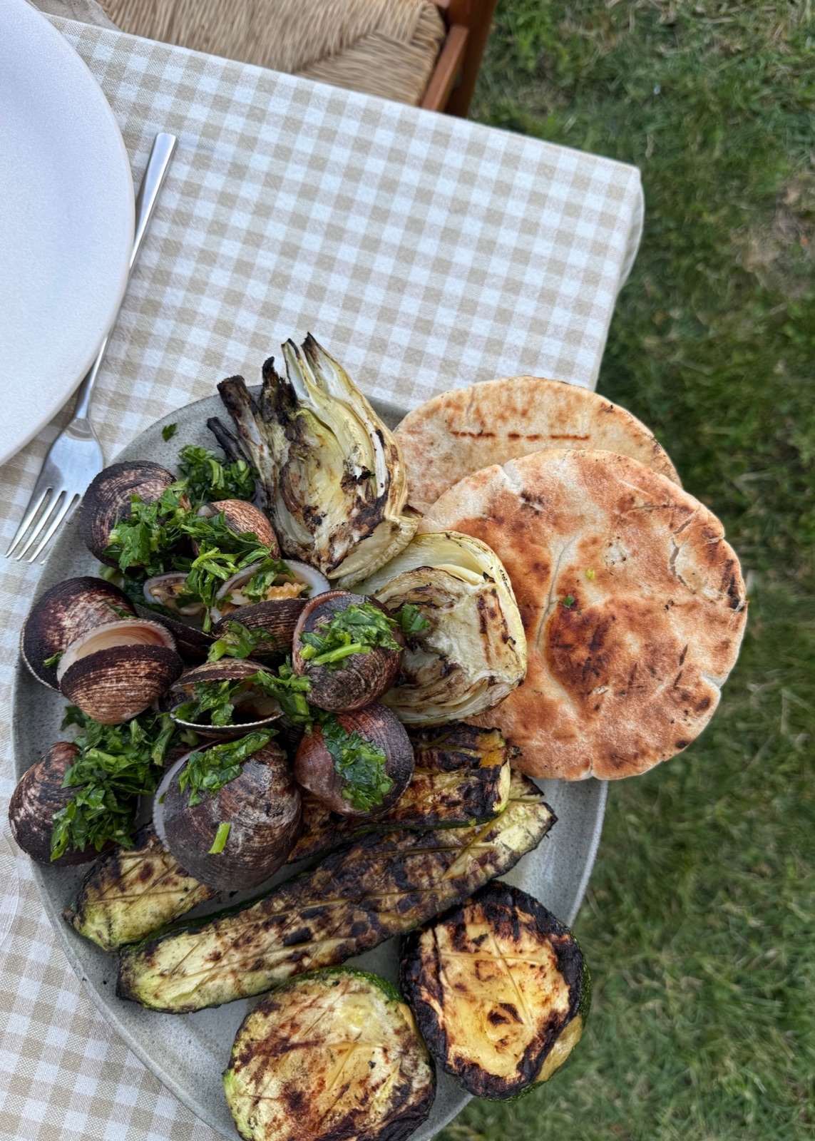 Farm to table gerecht met gegrilde groenten